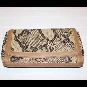 Snake skin clutch